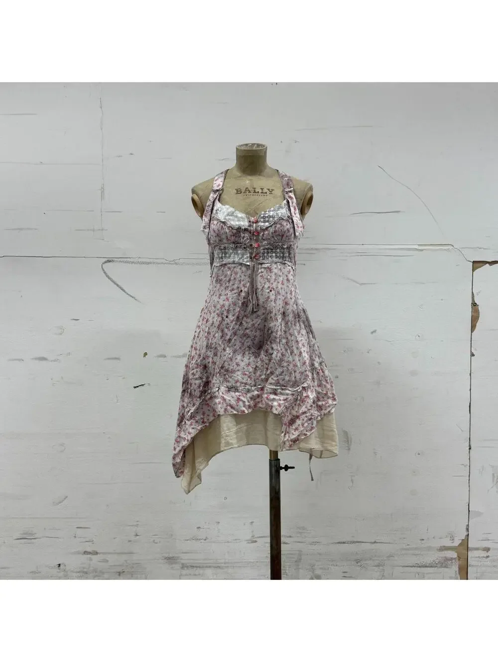 Vintage European Avant Garde Floral Cotton Red Grey White Mini Dress - Picture 2 of 8